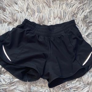 lululemon black 4” hotty hot